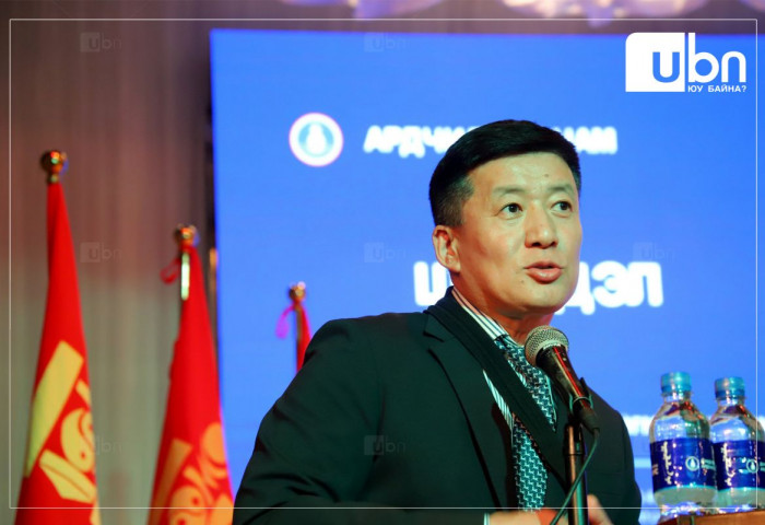 “2016 оны сонгуулийн дараа намын удирдлагад гарсан хүмүүс өөрсдийн бодлогоо хэрэгжүүлэхийн тулд намаа золиосолж эхэлсэн“