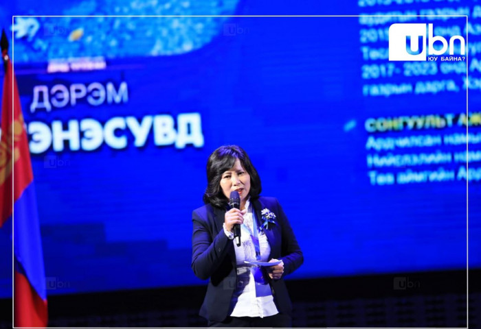 Нэр дэвшигч Д.Эрдэнэсувд Б.Пунсалмааг дэмжихээ илэрхийлэн, нэрээ татлаа