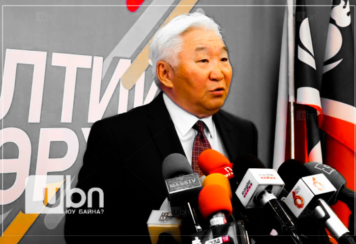 Э.Бат-Үүл: Л.Оюун-Эрдэнэ намайг ил цагаан өдөр гүжирддэг нь ямар учиртай юм бэ. Би чөлөөндөө гарсан, ном бичиж сууна