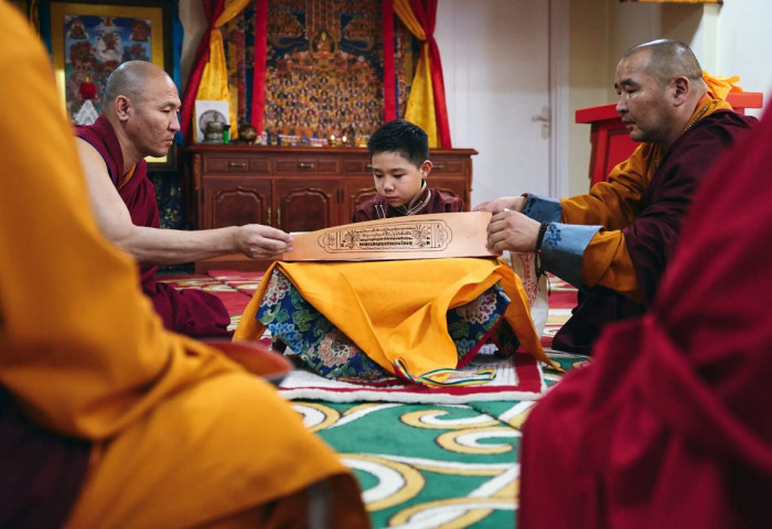 НЬЮ ЙОРК ТАЙМС: Төвөдийн Буддизмын төлөөх тэмцлийн төвд буй 8 настай хүү