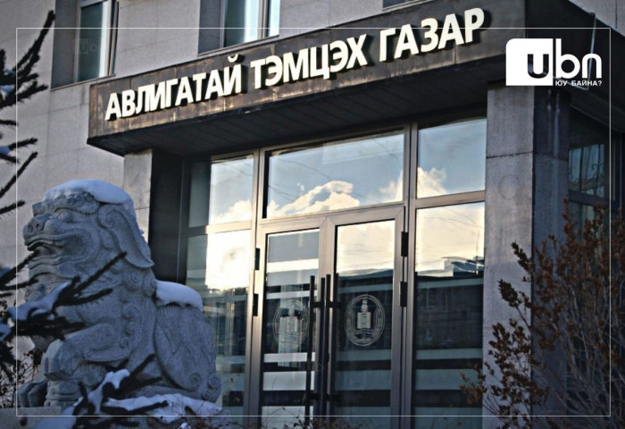 ШУУРХАЙ: Хотын ерөнхий архитектор Ц.Тулга нарын гурван албан тушаалтныг авлигын хэргээр 48 цагийн хугацаатай цагдан хорьжээ