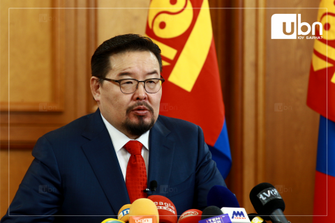 ШУУД: УИХ-ын дарга Г.Занданшатар Орос-Монголын парламент хоорондын комисс байгуулсан нь хууль зөрчсөн эсэх талаар тайлбар өгч байна