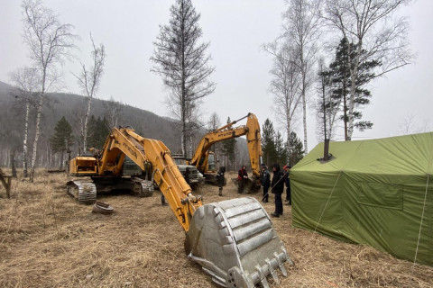 Сэлэнгэ аймгийн Ерөө суманд хууль бусаар алт олборлож байсныг илрүүлжээ