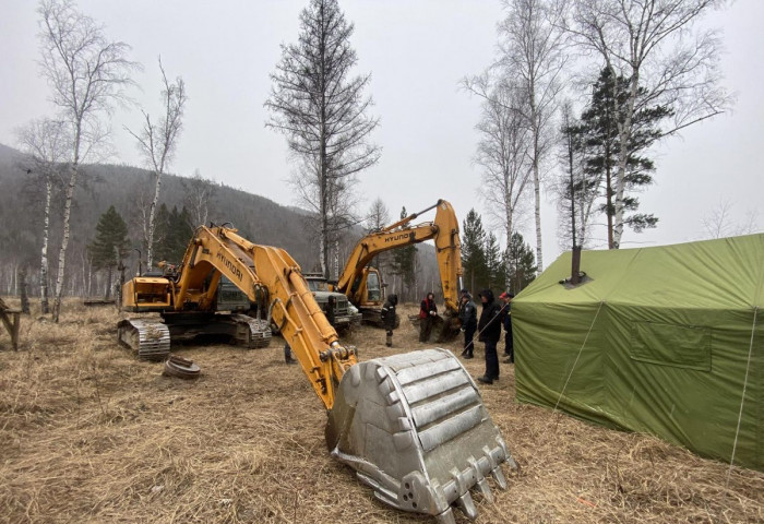 Сэлэнгэ аймгийн Ерөө суманд хууль бусаар алт олборлож байсныг илрүүлжээ