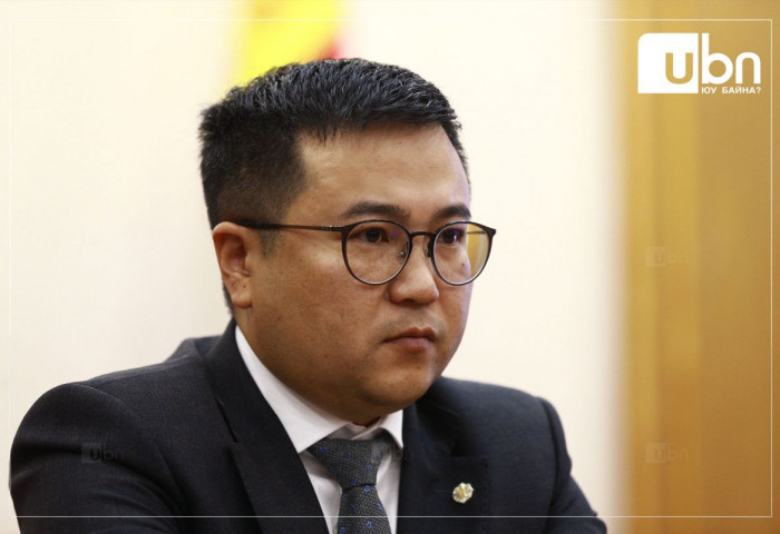 П.Сайнзориг: 560 алба хаагч 69 тонн давс, 17 тонн бодис цацаж, халтиргаа гулгаа үүсэхээс урьдчилан сэргийлж байна