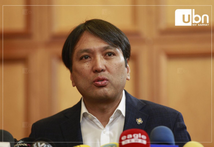 Т.Доржханд: Намынхандаа халдаж чадахгүй бол надад хэлчих, би арьсыг нь хуулаад өгье гэж Б.Энхбаярт хэлж байгаа