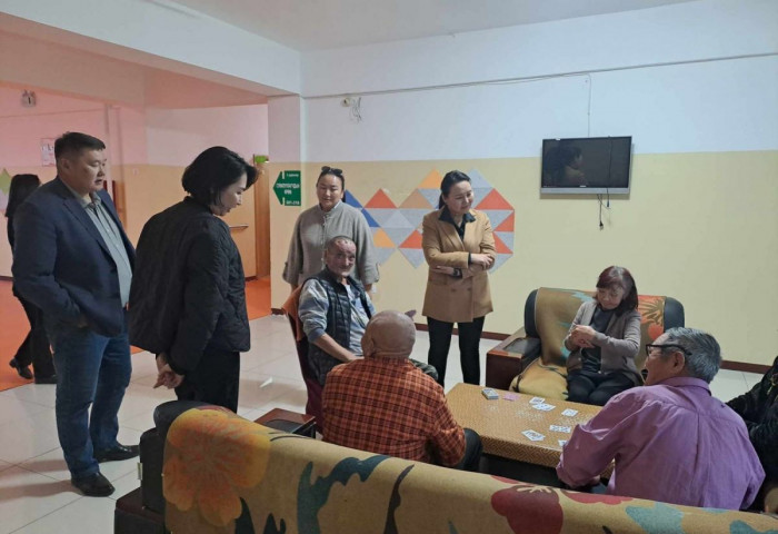 ХНХЯ-ны төрийн нарийн бичгийн дарга Батсүмбэр дэх Ахмад Настны Үндэсний Төвд ажиллалаа