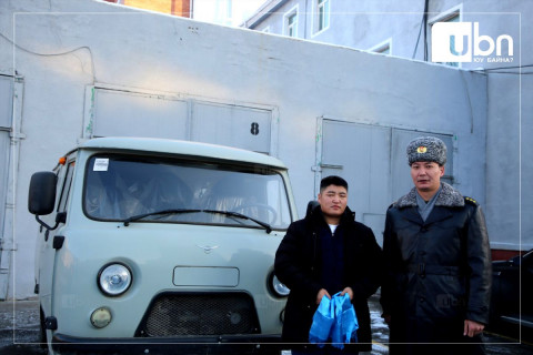 Эрдэнэсант сумын ЭМТ-д шуурхай албаны автомашиныг хүлээлгэн өглөө