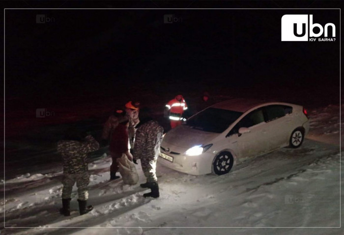 Суудлын автомашин эвдэрч, осгох эрсдэлтэй байсан 5 хүнд тусламж үзүүлжээ