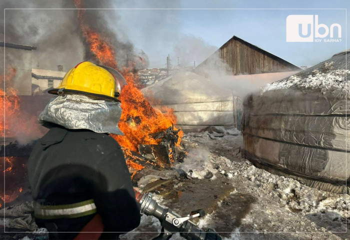Таван ханатай гэр шатаж байсныг унтрааж, хажуугийн гэрүүд шатахаас хамгаалжээ