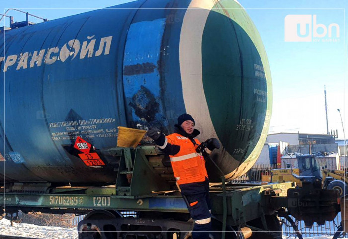 Ачаа тээш, нефтийн бүтээгдэхүүнийг Сүхбаатар-Толгойт өртөө хооронд шуурхай тээвэрлэж байна