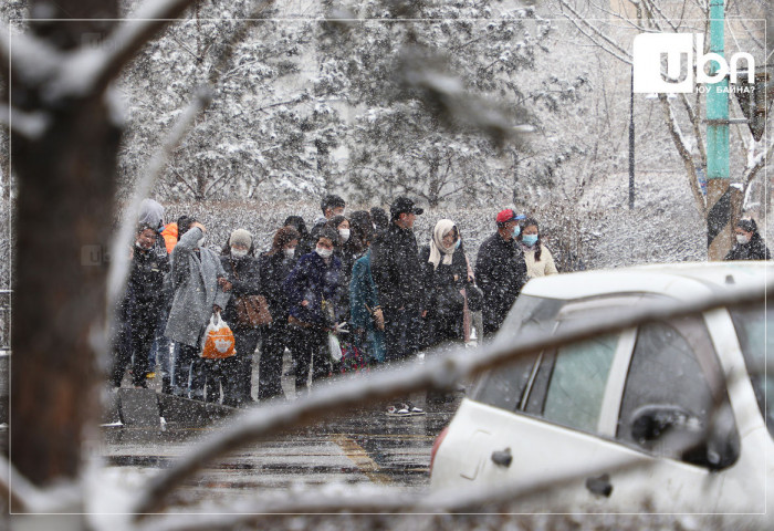 Улаанбаатарт цастай, 2 градус хүйтэн байна