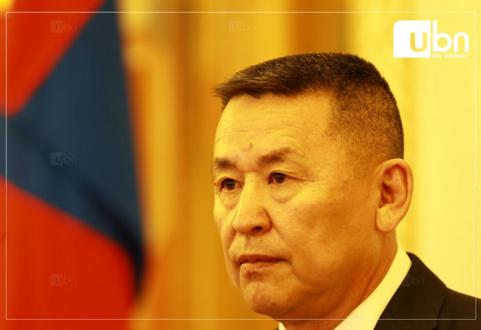Ш.Адьшааг Б.Ганхуягийн ар гэрийнхнийг Төрийн ордонд оруулж, акц хийсэн гэв