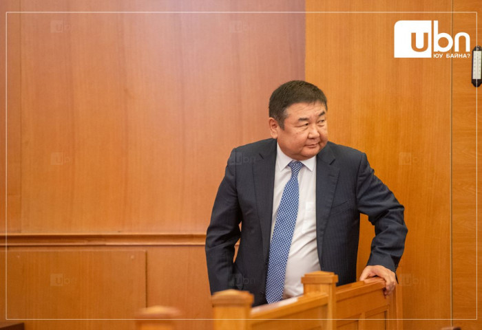 Д.Ганбат: Таныг буцаагаад гаргасан мөнгөөрөө энэ төмөр замыг авчих гэвэл та авах уу