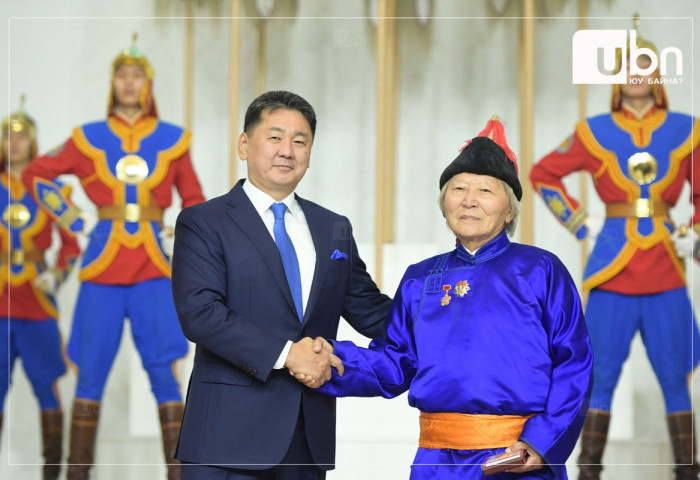 Соёлын гавьяат зүтгэлтэн Ч.Галсанд Хөдөлмөрийн баатар цол хүртээлээ