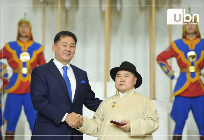 Хүүхдийн хэмээн алдаршсан Н.Энхбаяр хүний гавьяат эмч боллоо