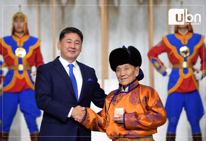 Хөөмийч Р.Даваажав МУГЖ цол хүртлээ