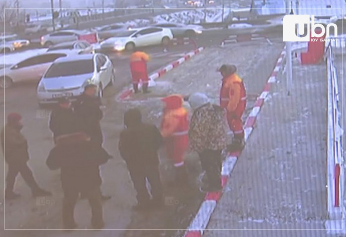 “Шатахуун өгсөнгүй“ гэх шалтгаанаар түгээгч эмэгтэйг түлхэж унагаасан “Н” гэгчийг 100 мянган төгрөгөөр торгожээ