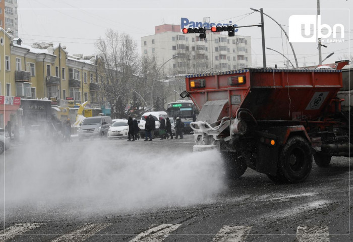 Зам, талбайн цас цэвэрлэгээнд 671 албан хаагч ажиллаж байна