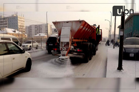 Амралтын өдрүүдэд халтиргаа гулгаа үүсэх эрсдэлтэй газруудад 85 тонн бодис, 34 тонн давс цацжээ