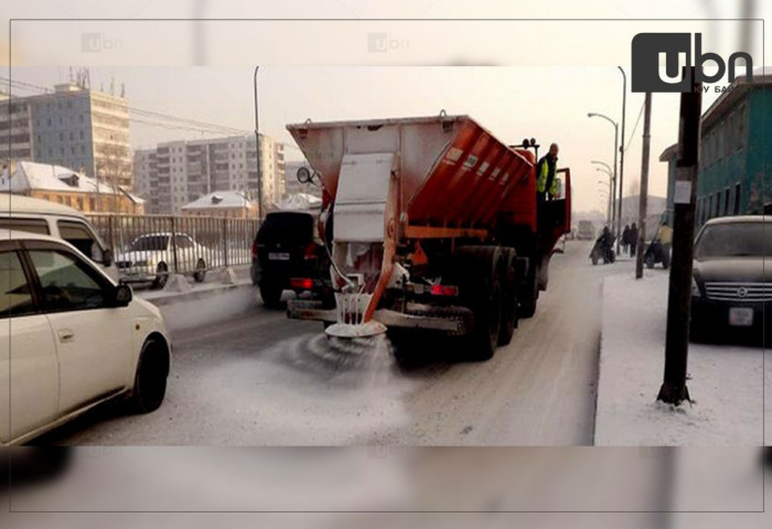 Амралтын өдрүүдэд халтиргаа гулгаа үүсэх эрсдэлтэй газруудад 85 тонн бодис, 34 тонн давс цацжээ