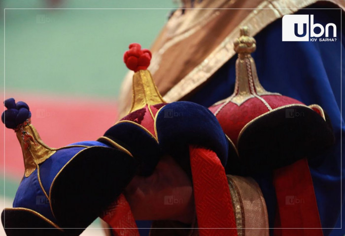 МҮБХ-ны тэргүүлэгчид өнөөдөр хуралдаж, Улсын харцага Ц.Мөнхбаяр, аймгийн арслан Б.Өсөхбаяр нарын барилдах эрхийг сэргээх эсэх асуудлыг хэлэлцэнэ