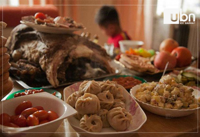 Майонез, төмснөөс татгалзаж, ногоон ногоонуудаа түлхүү хэрэглэсэн идээ ундаагаар баярын ширээгээ чимэхийг зөвлөлөө