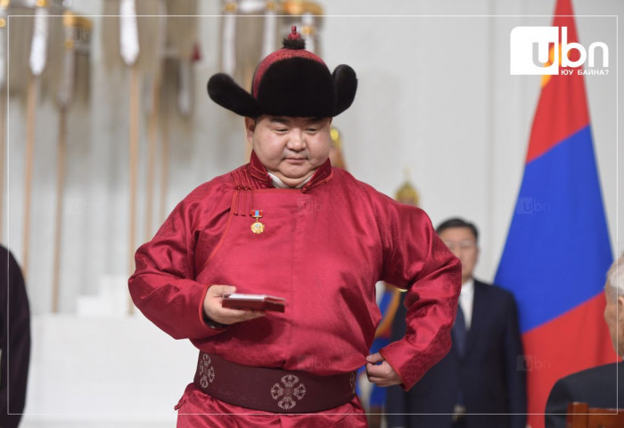 Д.Баттөмөр: Хийсэн ажлуудыг маань төр засаг өндрөөр үнэлж, МУГЖ гэх цол тэмдгийг энгэрт минь гялалзуулж байгаад баяртай байна