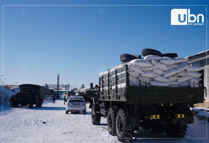 УОК: Өвөлжилт хүндэрсэн аймаг, сумдад өвс тэмжээлийн тусламж үзүүлэх цуваа хөдөллөө