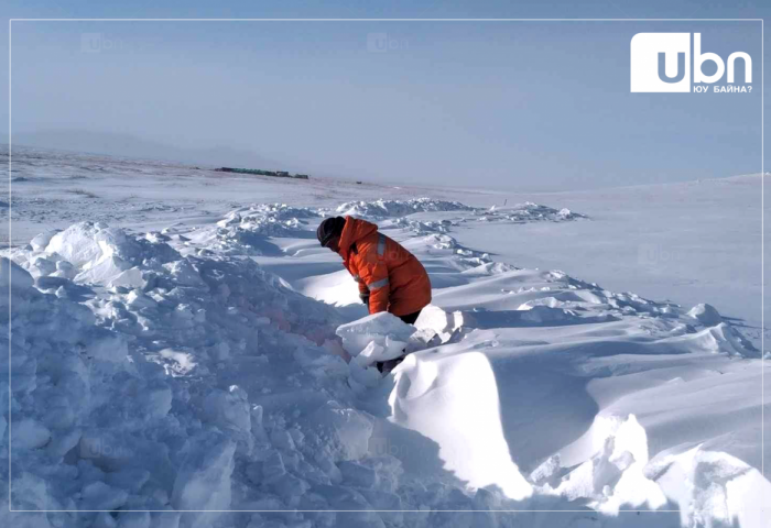 Гуу жалгандаа 100 см, хунгарлаж шуурсан газартаа 80 см хүртэл зузаан цастай байна