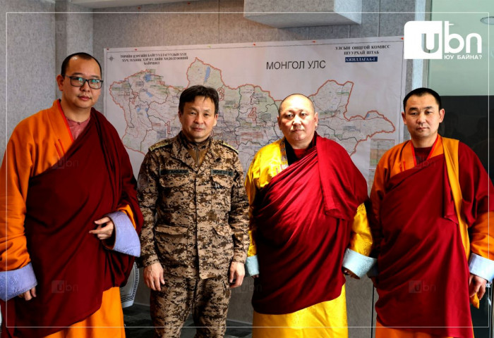 Лам хуврагууд 80 гаруй сая төгрөгийн өртөг бүхий өвс, тэжээлийг хандивлалаа