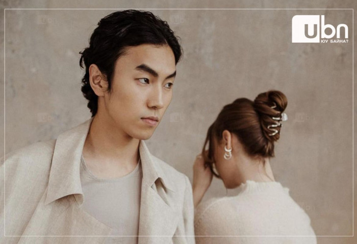 “Тэнгисийн эрэг дээрх 24/7” шоуны “ОХИДЫН СОРОНЗ“ Б.Төрмөнх гэж хэн бэ