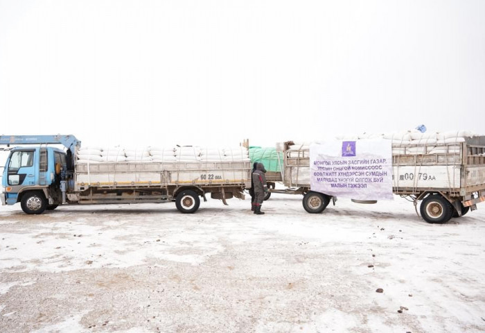ОБЕГ: Цасанд хаагдсан 54.743 км замыг гаргаж, 5794 тонн өвс, тэжээлийг хүргэлээ