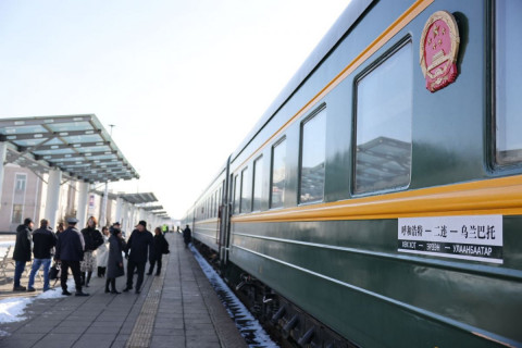 Улаанбаатар-Хөх хот чиглэлийн галт тэрэгний тасалбарын үнэ нэг талдаа 323,700 төгрөг