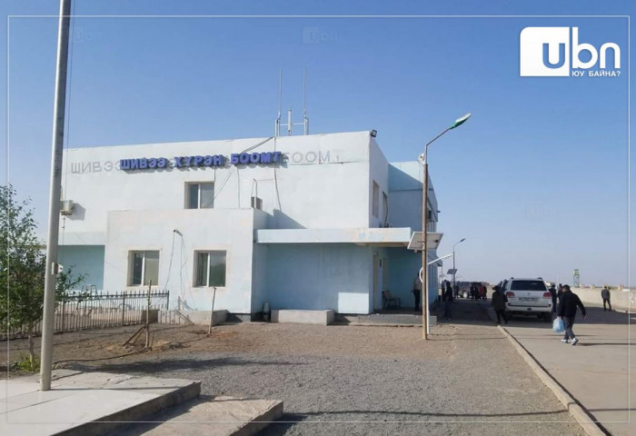 Замын-Үүд, Хавирга, Бичигт, Шивээхүрэн боомтоор суудлын автомашинаараа зорчдог боллоо