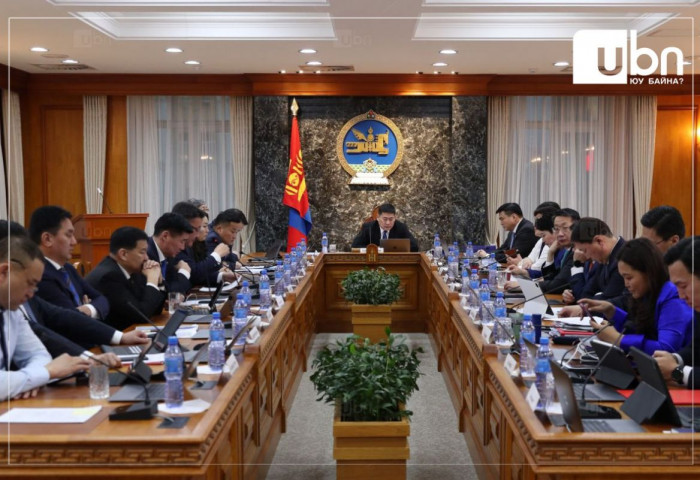 Засгийн газар хуралдаж байна