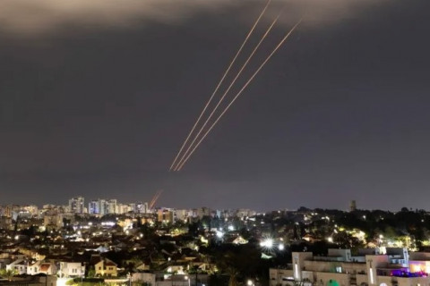 Иран улс Израйл руу нисгэгчгүй 200 гаруй дрон, пуужингийн цохилт өгчээ