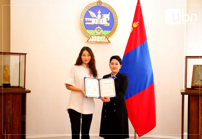Жүжигчин А.Баярцэцэгийг Монгол Улсын Соёлын элчээр томилж, гэрчилгээг нь гардууллаа
