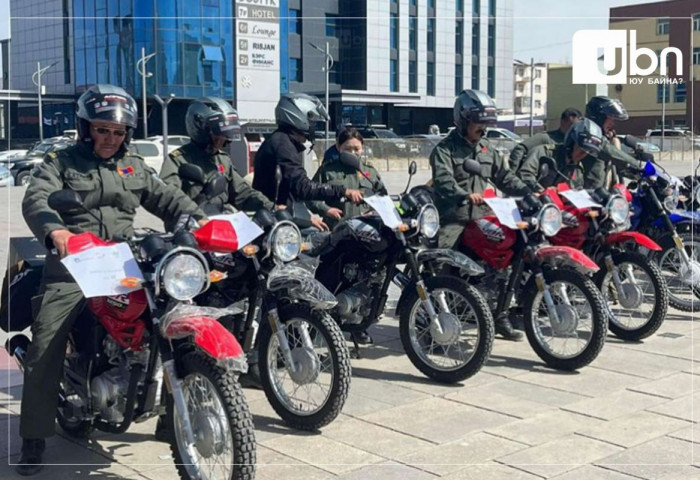 Байгаль хамгаалагчдад 32 мотоциклийг иж бүрэн хамгаалалтын хэрэгслийн хамт хүлээлгэн өгчээ