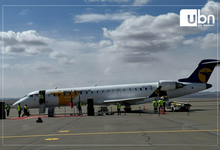 ШУУД: “МИАТ“ компани орон нутагт нислэг үйлдэх CRJ-700 “Мазаалай“ агаарын хөлгөө хүлээн авч байна