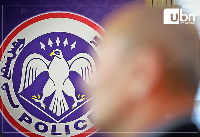 Цахим хөгжлийн яамны зүүн талд бие зассан гадаадын 3 иргэнийг шалгаж байна