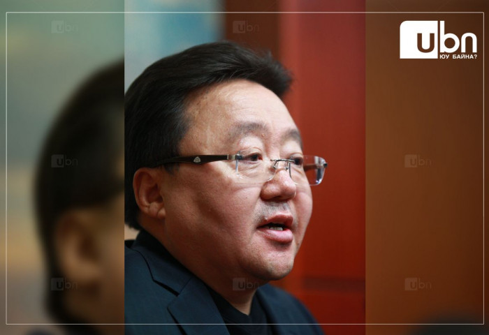 Дургүй хүргэсэн шүүгчээ орон нутаг руу цөлөх байдлаар Ц.Элбэгдорж шүүхийг гартаа оруулсан гэв