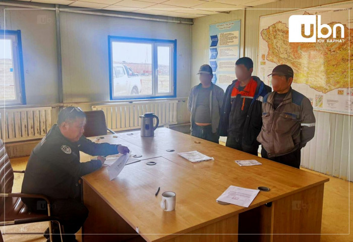 Хууль бусаар хөдөлмөр эрхэлж байсан 25 гадаадын иргэнийг МУ-д дахин оруулахгүй байхаар албадан гаргажээ