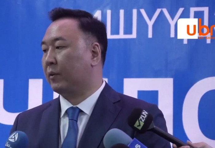 Б.Баттулга: Ардчилсан үнэт зүйл дээрээ яаж төвлөрч ажиллах вэ гэх агуулгаар БГД-ийн АН-ын гишүүддээ сургалт хийж байна