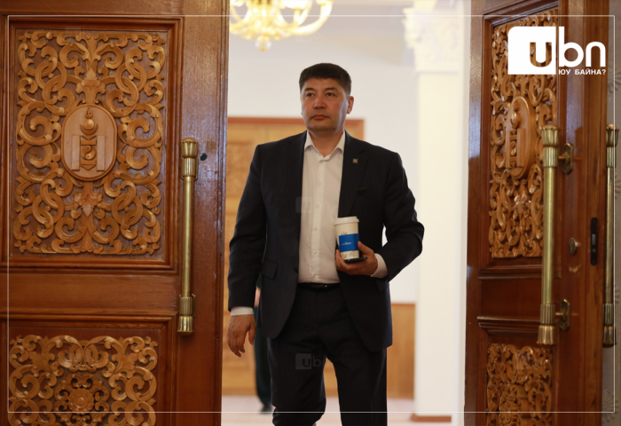 УИХ-ын даргын “эрэн сурвалжлах“ гэж байсан УИХ-ын гишүүн Т.Аубакир чуулганы хуралдаанд оролцож байна