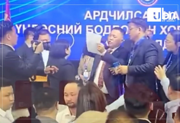 О.Цогтгэрэл: Хүндэлж явдаг З.Нарантуяа эгчийнхээ өмнө цаг шахагдсан гэж алдаа гарган, микрофон өгч чадаагүй үйлдэлдээ хүлцэл өчиж байна