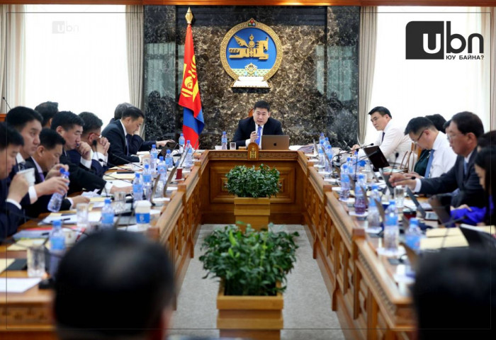 Засгийн газар хуралдаж байна