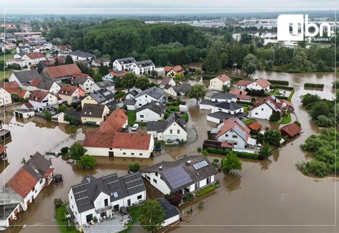 Германд үргэлжилсэн аадар бороо орсны улмаас 3000 орчим оршин суугчийг нүүлгэн шилжүүлжээ