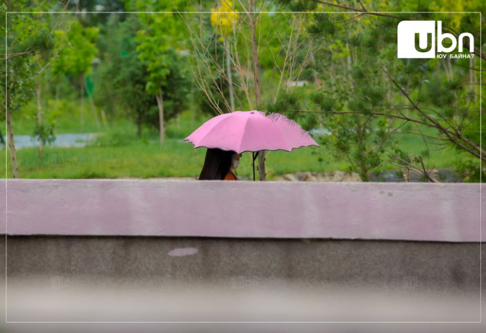ӨГЛӨӨНИЙ МЭНД: Улаанбаатарт дуу цахилгаантай аадар бороо орно