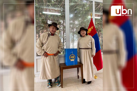 ФОТО: Гадаадад байгаа монголчуудын сонгуулийн санал хураалт үргэлжилж байна